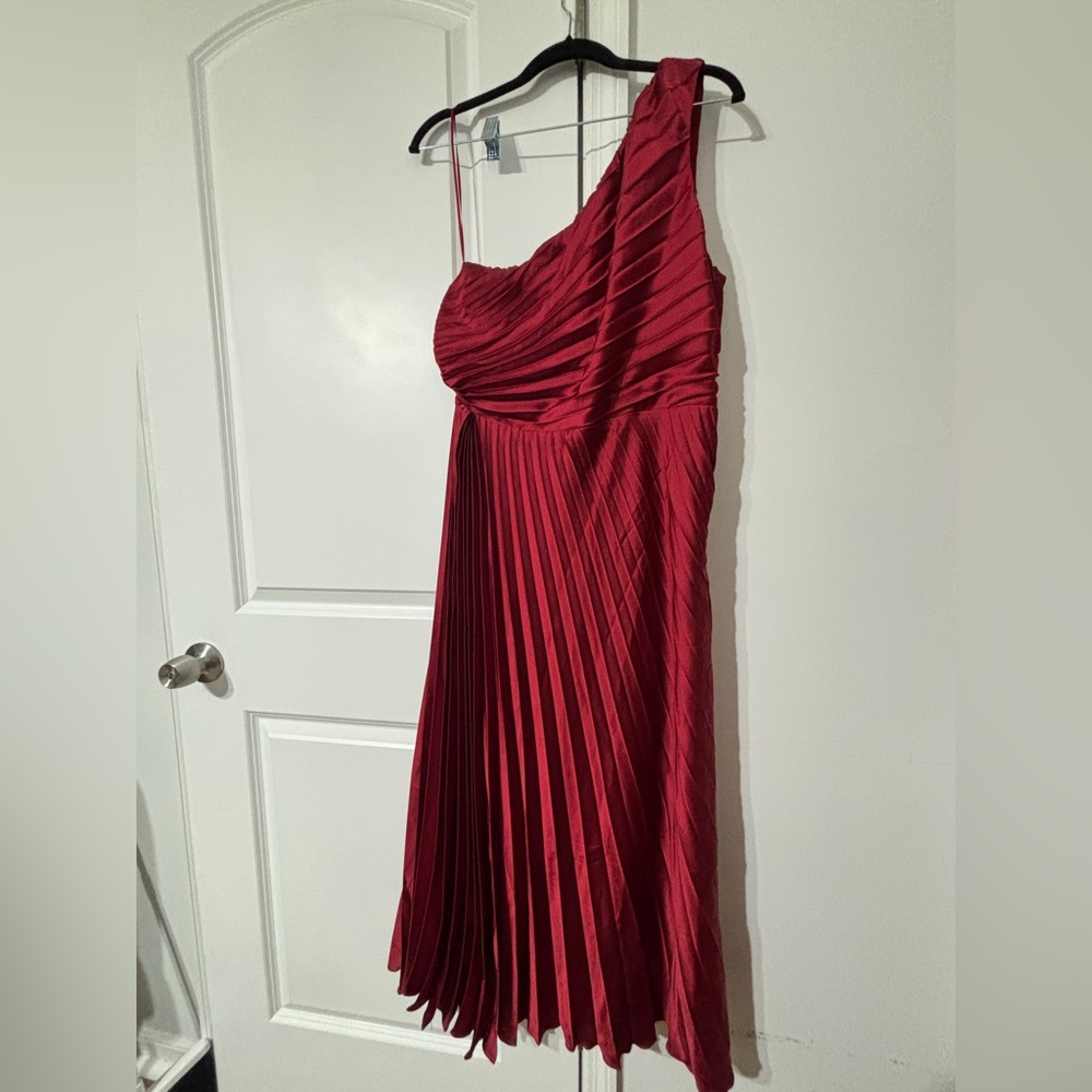 Women’s classy red pleated one shoulder cocktail dress. NWT